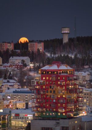 Måne över Ting1 Örnsköldsvik